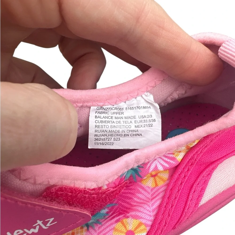 NEWTZ Girls Toe Bumper, WATER shoes, pink with pineapples, Tropical Sz 2/3 (Kid)